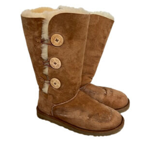 UGG Bailey Button Triplet II Sheepskin Boot, in Chestnut, Size 6